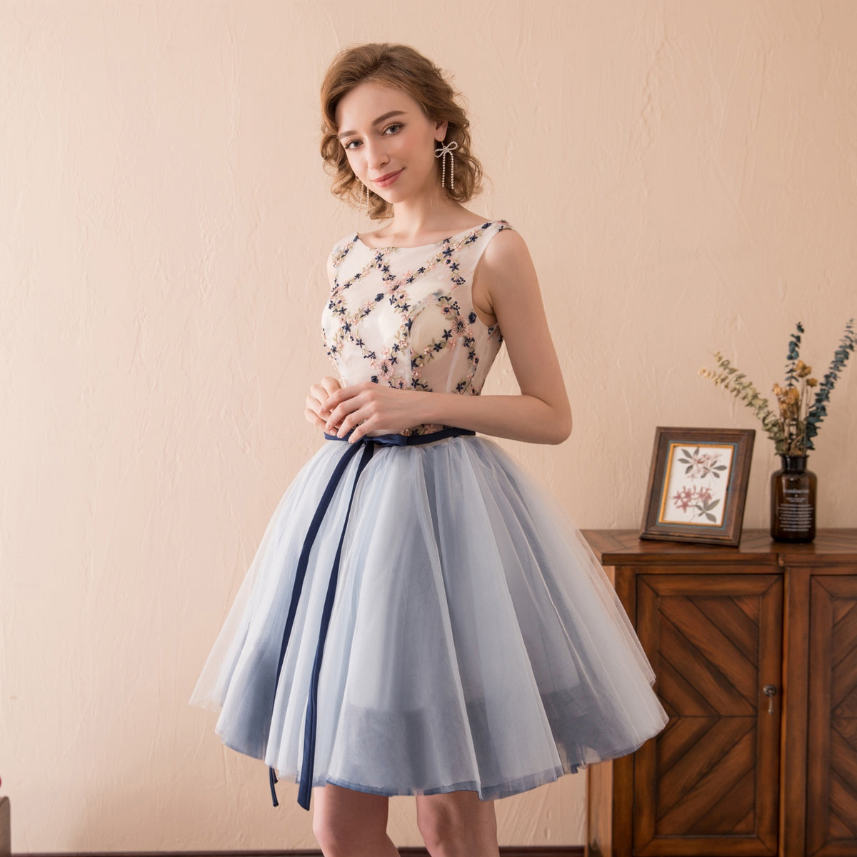 7-Day Dispatch Illusion Neckline Floral Embroidered Light Blue Tulle Short Prom Dress Lace-up Back Cocktail Dress