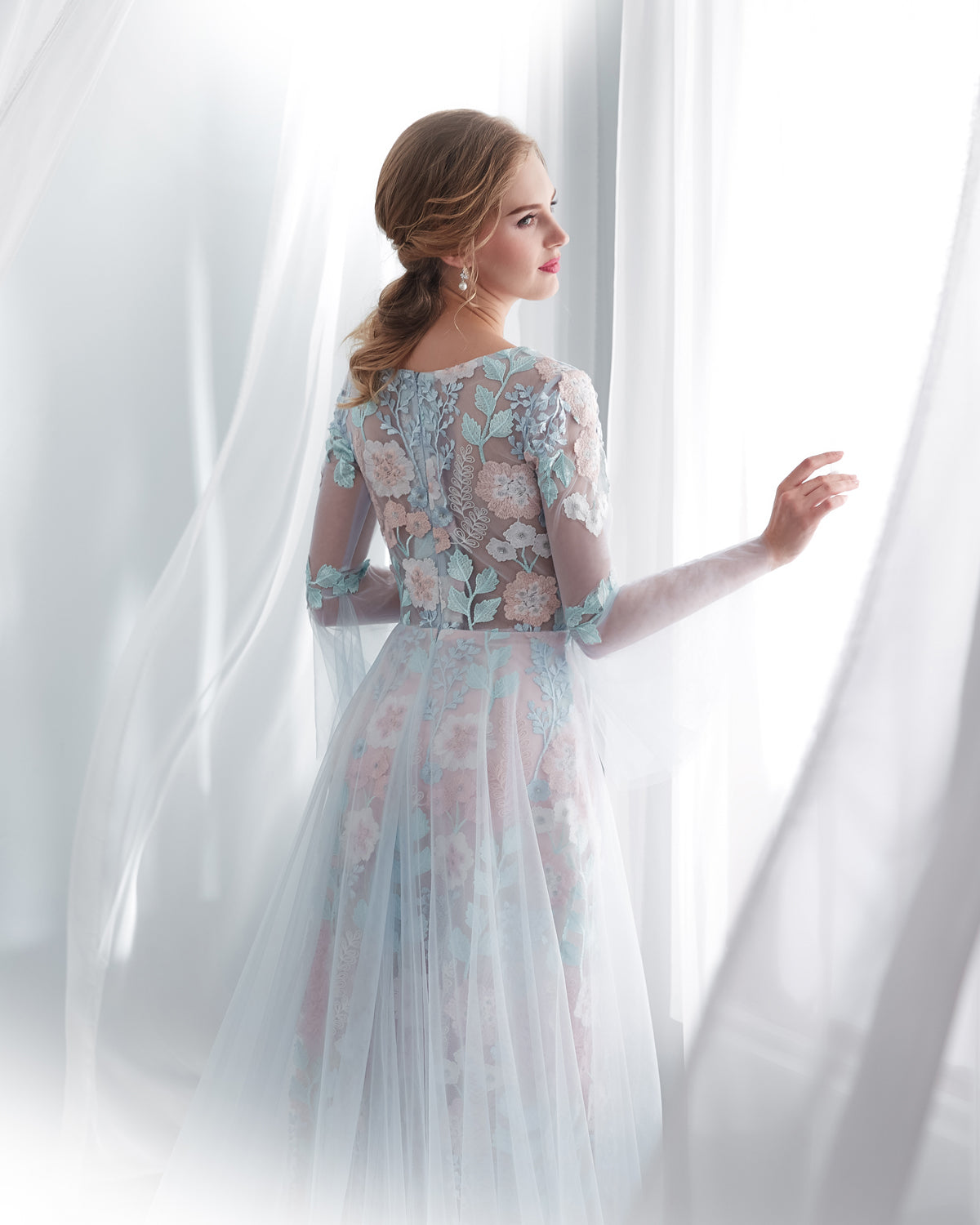 7-Day Dispatch Illusion Neckline Sheer Long Sleeve Dusty Blue Tulle Floral Embroidery Mermaid Wedding Dress Lace-up Back Sweeping Train Bridal Gown