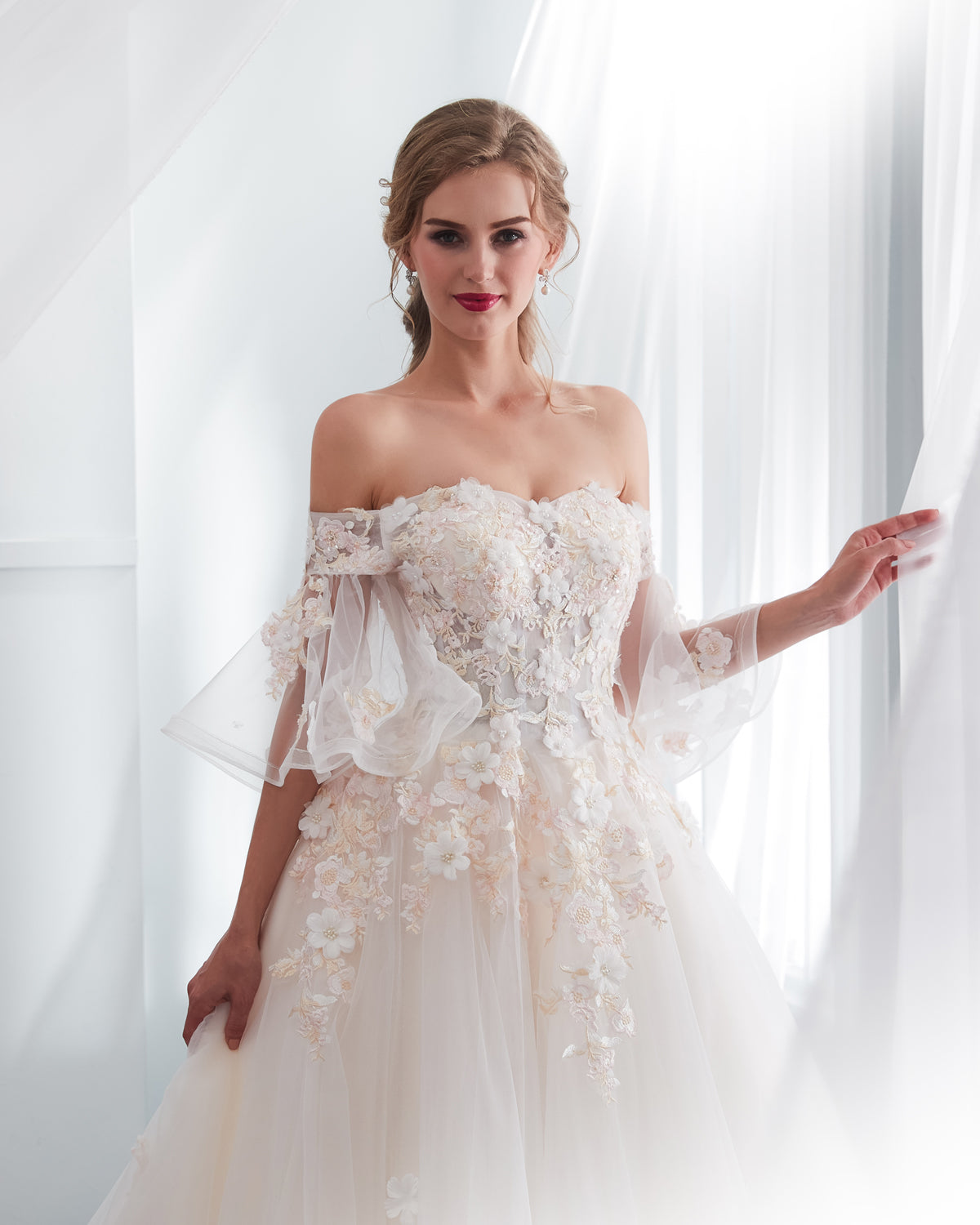 7-Day Dispatch Off-the-Shoulder Sheer Sleeve Ivory Lace Tulle Ball Gown 3D Floral Applique Lace-up Back Sweeping Train Wedding Dress