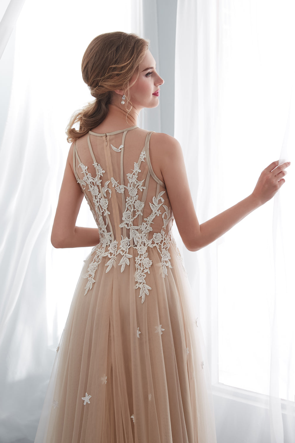 7-Day Dispatch Sleeveless Illusion Neckline Champagne Tulle A-Line Wedding Dress White Floral Applique Open Back Sweeping Train Bridal Gown
