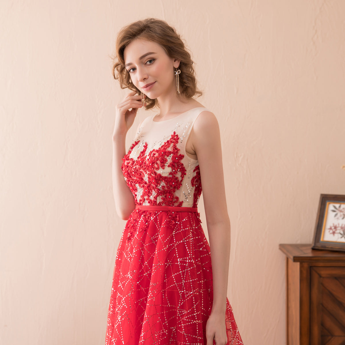 7-Day Dispatch Sleeveless Illusion Neckline Red Floral Applique Tulle Evening Gown Starry Beaded Sweep Train Formal Dress