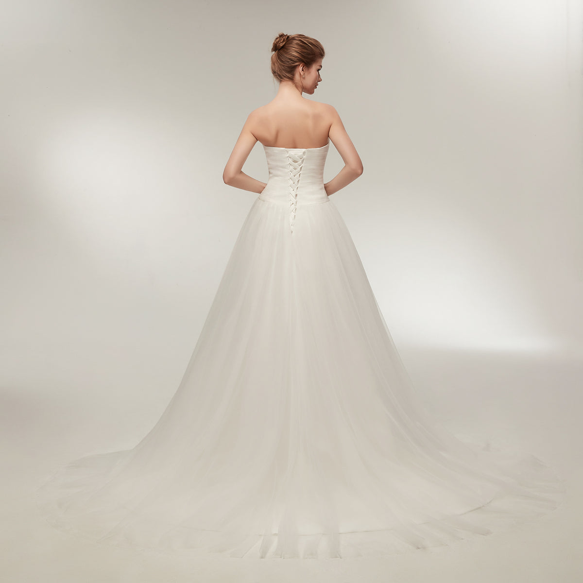 7-Day Dispatch Strapless Sweetheart White Tulle A-Line Wedding Dress Lace-up Back Sweeping Train Bridal Gown